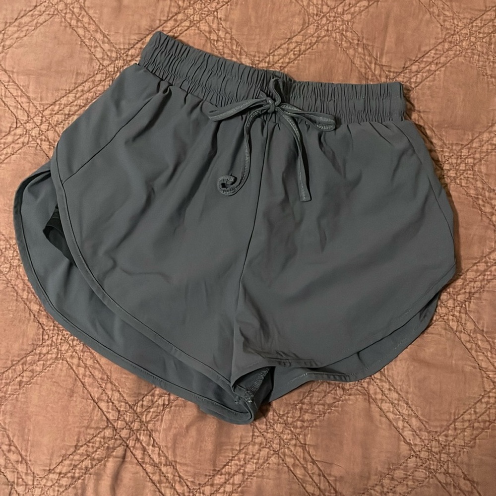 Lululemon 2.5” Grey Lined Running Shorts